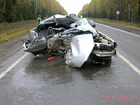 Молодой гонщик убил себя и своего пассажира (4 фото).